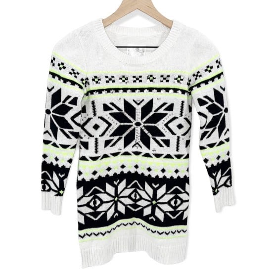 white girls sweater with green