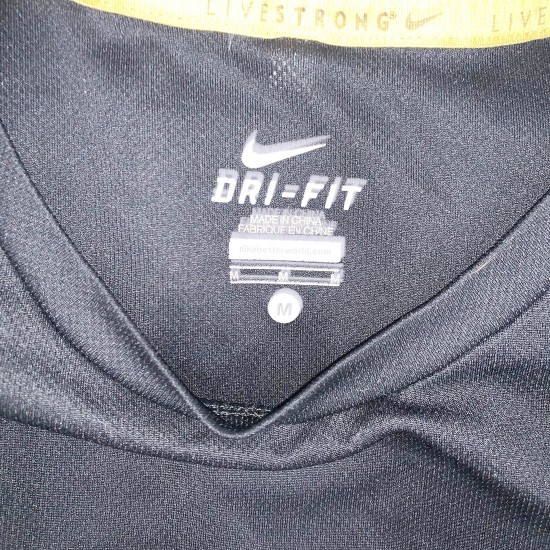 carga oscuridad pista Nike Boys T-Shirts | Nike Dri-Fit Livestrong Tee Size M | Closet Obsession